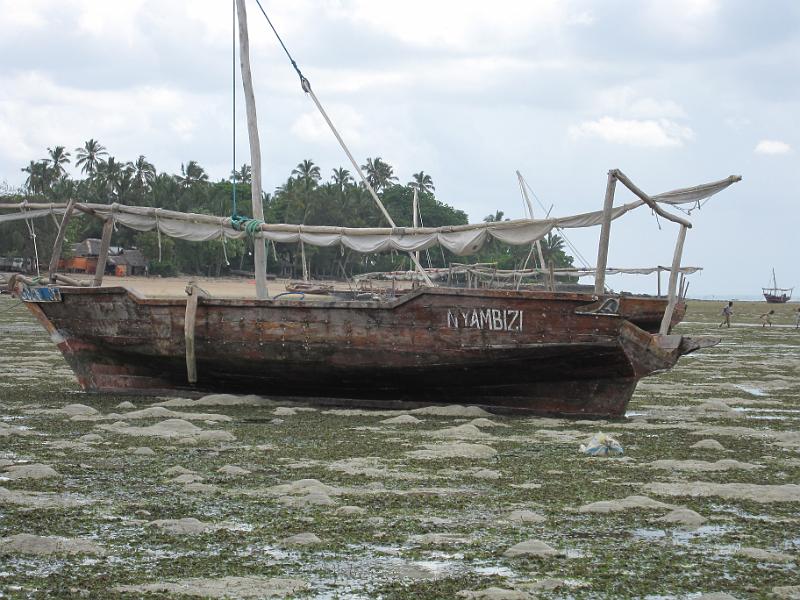 Boats low tide.JPG